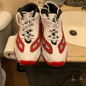 Jordan Retro 11 "Gym Red" IE 2017